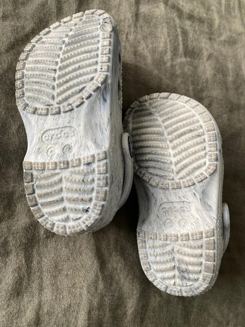 Crocs Kids' Marbled Classic Clog, Grey Swirl, Size C7